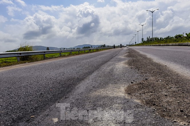 Quốc lộ hơn 4.400 tỷ ở Bình Định xuất hiện những hư hỏng sau 1 năm thông xe - ảnh 2