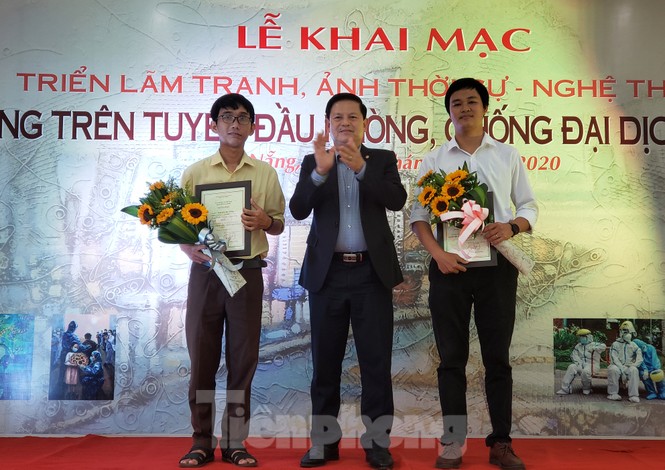 Triển lãm 120 tác phẩm Đà Nẵng trên tuyến đầu chống dịch - ảnh 1