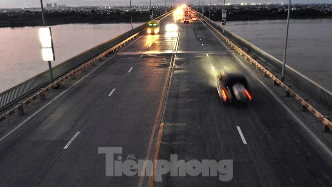 Vì sao cầu Thăng Long rung lắc mỗi khi xe ô tô đi qua? - ảnh 1
