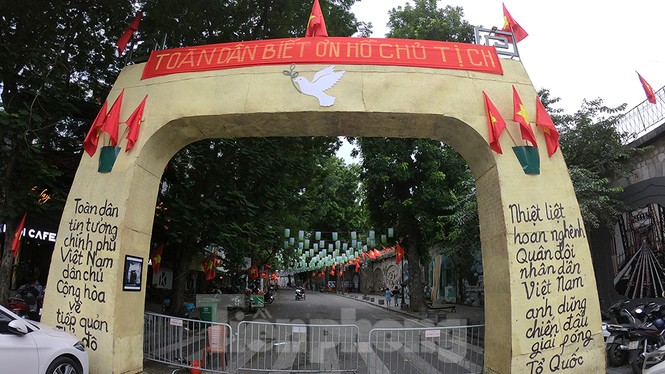 Tái hiện thời khắc lịch sử giải phóng Thủ đô cách đây 65 năm - ảnh 2