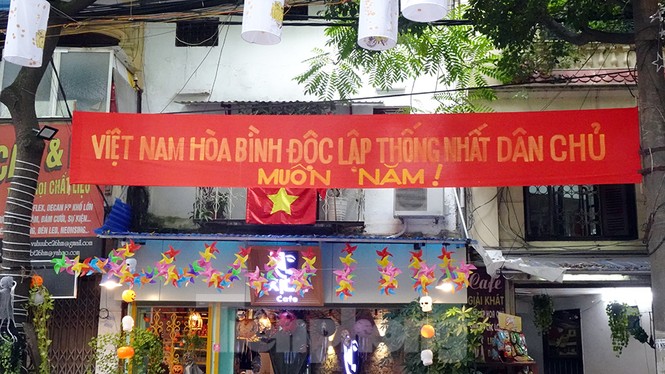 Tái hiện thời khắc lịch sử giải phóng Thủ đô cách đây 65 năm - ảnh 9