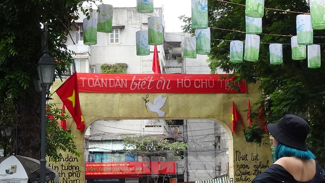 Tái hiện thời khắc lịch sử giải phóng Thủ đô cách đây 65 năm - ảnh 13