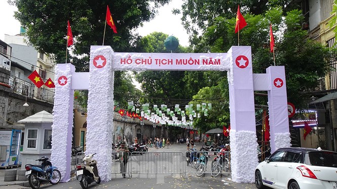 Tái hiện thời khắc lịch sử giải phóng Thủ đô cách đây 65 năm - ảnh 15