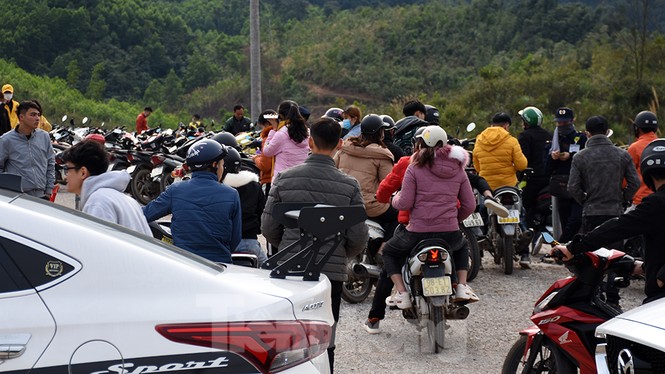 Hàng nghìn người đổ về Tây Yên Tử du xuân đầu năm mới - ảnh 10