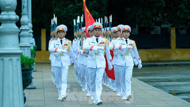 Lễ thượng cờ rủ Quốc tang nguyên Tổng Bí thư Lê Khả Phiêu - ảnh 4