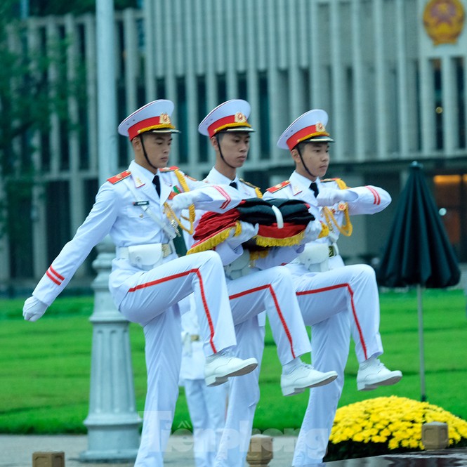 Lễ thượng cờ rủ Quốc tang nguyên Tổng Bí thư Lê Khả Phiêu - ảnh 9