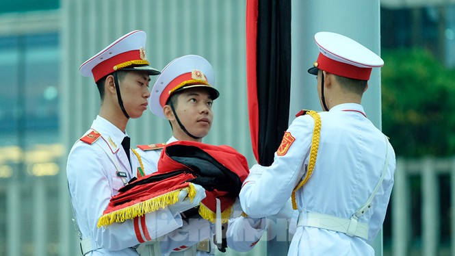Lễ thượng cờ rủ Quốc tang nguyên Tổng Bí thư Lê Khả Phiêu - ảnh 11