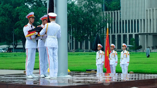 Lễ thượng cờ rủ Quốc tang nguyên Tổng Bí thư Lê Khả Phiêu - ảnh 12