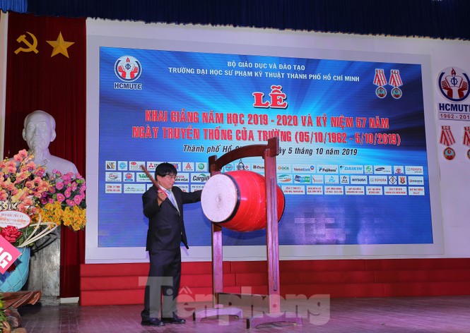 Hoa hậu Tiểu Vy làm Đại sứ Sinh viên Trường ĐH Sư phạm Kỹ thuật TPHCM - ảnh 1