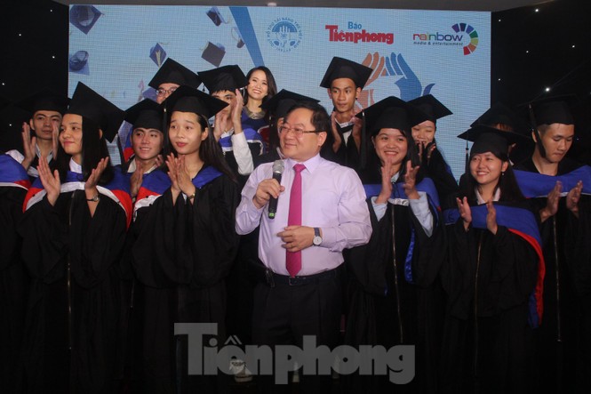 Khởi động chương trình học bổng “Nâng bước thủ khoa 2019” - ảnh 1