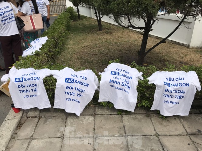 Thêm trường quốc tế bị phụ huynh kéo đến trường phản đối học phí mùa dịch - ảnh 5