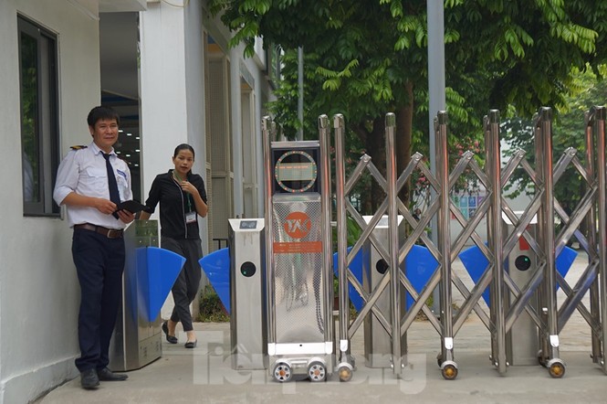 Nam sinh lớp 1 trường GateWay đã bị bỏ quên trên ô tô như thế nào? - ảnh 3