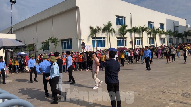 Công an điều tra vụ hàng trăm công nhân ở Vĩnh Phúc nhập viện nghi ngộ độc - ảnh 1