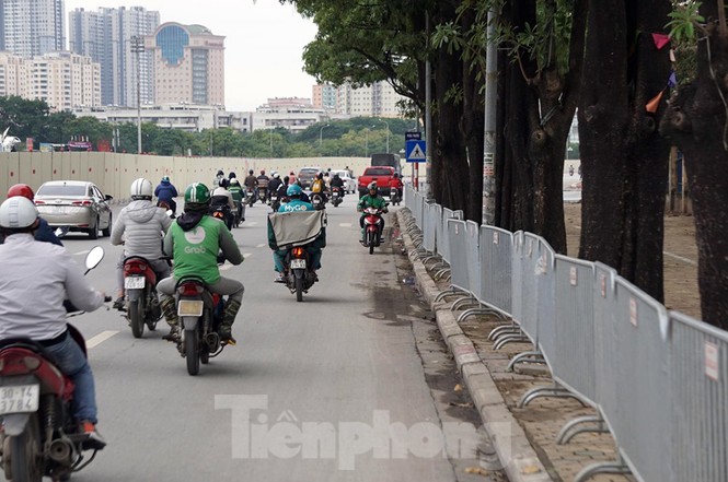 Cảnh sát dựng rào chuẩn bị trước giờ bóng lăn trận Việt Nam - Thái Lan - ảnh 7