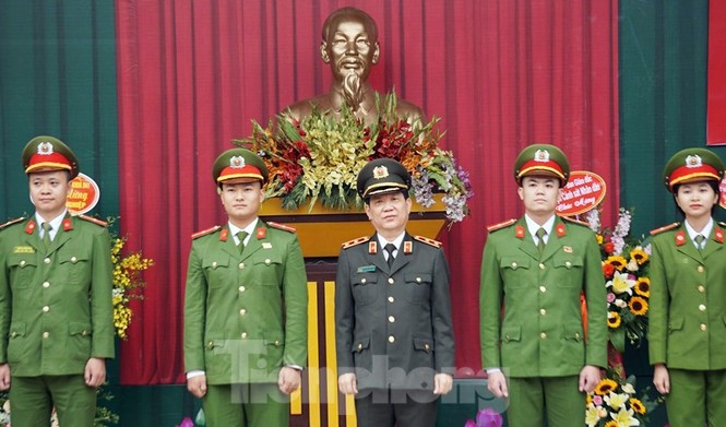 4 thủ khoa đầu ra Học viện Cảnh sát được phong vượt cấp bậc hàm - ảnh 1
