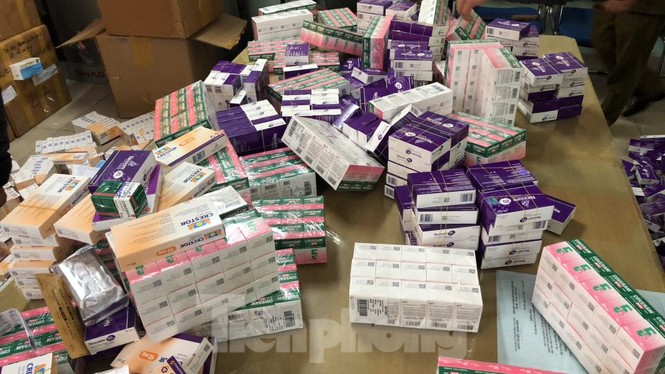 Tạm giữ lô thuốc tân dược không rõ nguồn gốc trị giá gần 2 tỷ đồng - ảnh 1