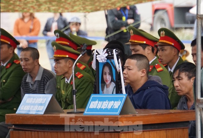 Bố nữ sinh bị hiếp, giết ở Điện Biên: Bị cáo Thu lĩnh 3 năm tù là 'quá nhẹ' - ảnh 2