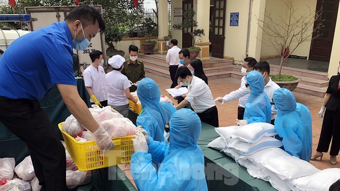 TP Hải Phòng tiếp tế gần 8 tấn gạo, thịt cho người dân khu phong tỏa - ảnh 1