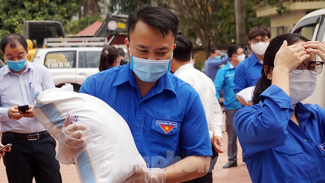 TP Hải Phòng tiếp tế gần 8 tấn gạo, thịt cho người dân khu phong tỏa - ảnh 3