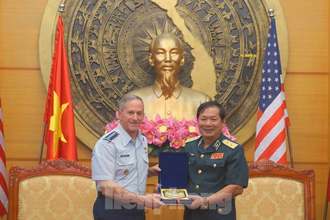 Cuộc hội kiến lịch sử của Tư lệnh Không quân Việt - Mỹ ở Hà Nội - ảnh 4