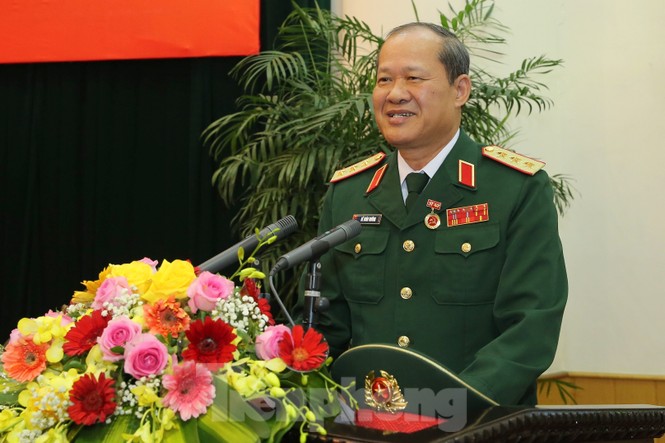 Trao Huy hiệu Đảng cho 8 sĩ quan Quân đội cao cấp - ảnh 2