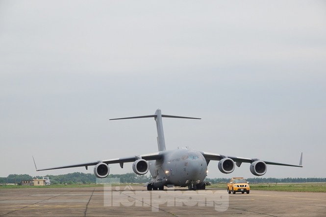 Cận cảnh vận tải cơ C-17A chở bác sĩ mũ nồi xanh Việt Nam sang Nam Sudan - ảnh 15