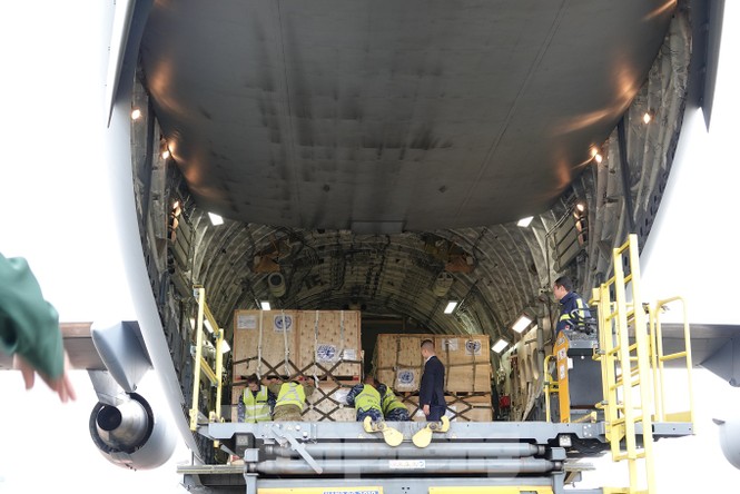 Cận cảnh vận tải cơ C-17A chở bác sĩ mũ nồi xanh Việt Nam sang Nam Sudan - ảnh 10