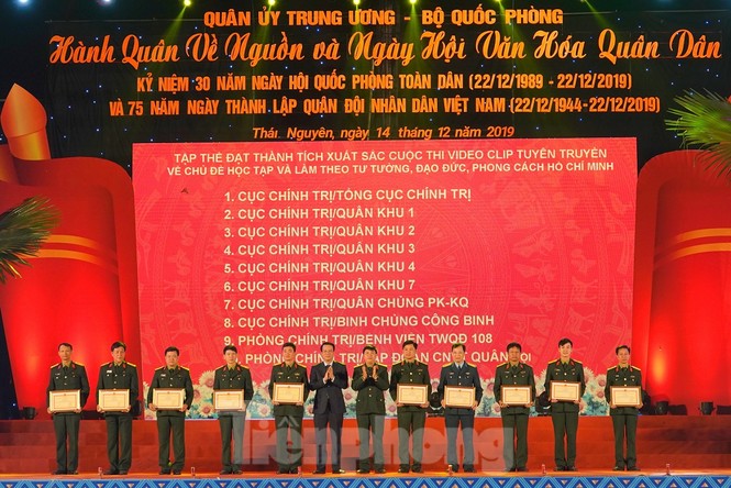 Sôi động đêm lửa trại của tuổi trẻ ở ATK Định Hóa - ảnh 5