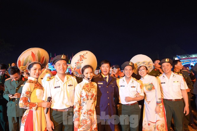 Sôi động đêm lửa trại của tuổi trẻ ở ATK Định Hóa - ảnh 7