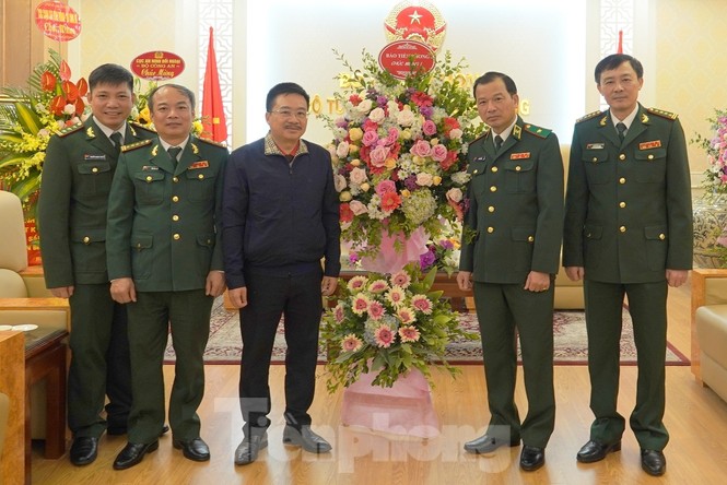 Tiền Phong luôn đồng hành cùng người lính - ảnh 1