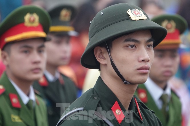 Hơn 1.000 thanh niên Thủ đô viết đơn tình nguyện nhập ngũ - ảnh 6