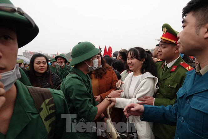 Hơn 1.000 thanh niên Thủ đô viết đơn tình nguyện nhập ngũ - ảnh 4