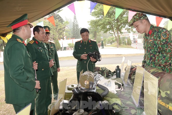 Bộ đội Hóa học tẩy trùng, vệ sinh môi trường hơn 3,8 triệu m2 - ảnh 1