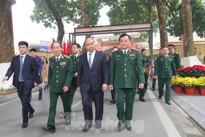 Thủ tướng: Chúng ta ngồi đây nhưng biết bao đồng chí đang chịu rét mướt, khó khăn - ảnh 6