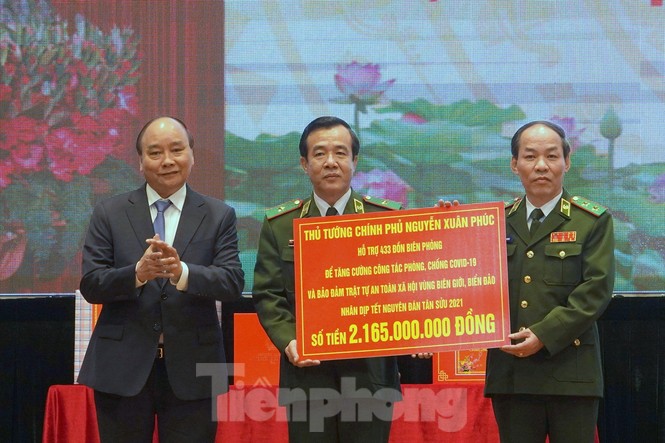 Thủ tướng: Chúng ta ngồi đây nhưng biết bao đồng chí đang chịu rét mướt, khó khăn - ảnh 4