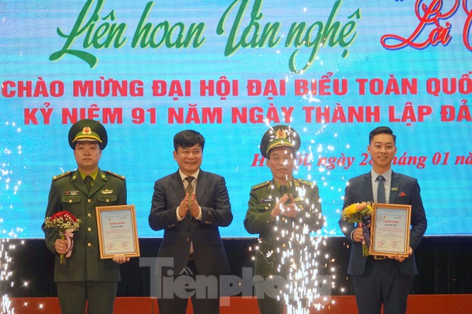 Trao giải Liên hoan ‘Lời ca dâng Đảng’ - ảnh 1