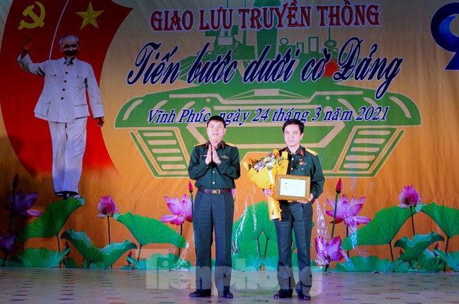 Tuổi trẻ Tăng thiết giáp tiến bước dưới cờ Đảng - ảnh 2