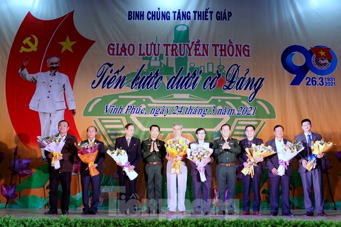 Tuổi trẻ Tăng thiết giáp tiến bước dưới cờ Đảng - ảnh 4