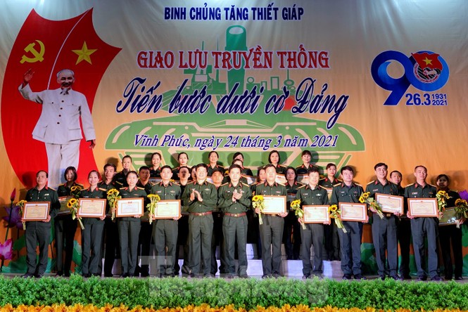 Tuổi trẻ Tăng thiết giáp tiến bước dưới cờ Đảng - ảnh 7