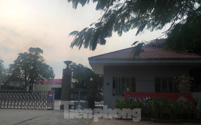 Người dân cạnh Cty có dầu thải đổ xuống sông Đà chìm trong khói ô nhiễm - ảnh 3