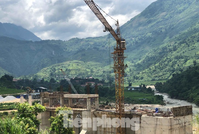Thủy điện trăm tỷ, nghìn tỷ không phép: Chính quyền Lào Cai buông lỏng quản lý - ảnh 3