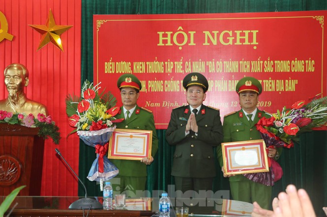 Tích súng, lựu đạn để buôn bán ma tuý - ảnh 1
