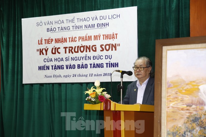 Hoạ sỹ Đức Dụ tặng tranh về 'Ký ức Trường Sơn' cho Bảo tàng Nam Định - ảnh 3