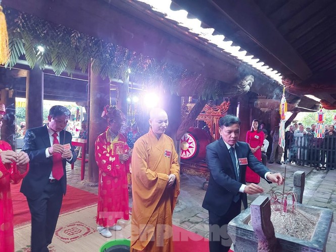 Khai hội ngôi chùa cổ có gác chuông bằng gỗ cao nhất Việt Nam - ảnh 1