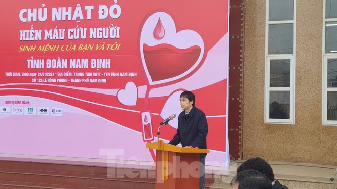 Chủ nhật Đỏ - ảnh 1