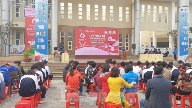 Chủ nhật Đỏ - ảnh 5