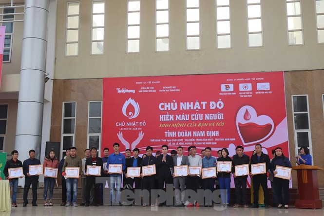 Chủ nhật Đỏ - ảnh 4