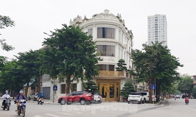 Hà Nội 'lệnh' các quận báo cáo việc nở rộ công trình 'cung điện, lâu đài' hợp thửa - ảnh 2