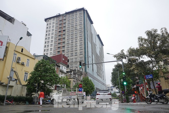 Hoàn thành cắt ngọn cao ốc 8B Lê Trực vào 10 sự kiện tiêu biểu của Hà Nội - ảnh 1