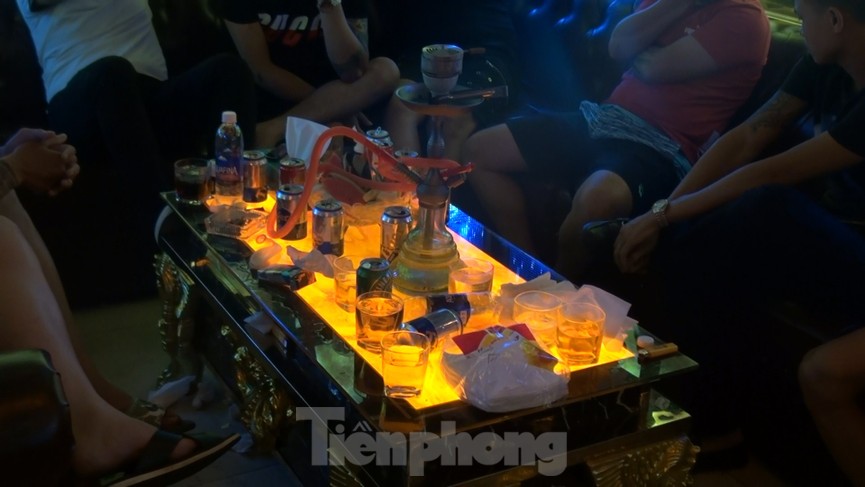 Đột kích nhà hàng ở Sài Gòn phát hiện hàng chục người đang phê ma tuý - ảnh 2